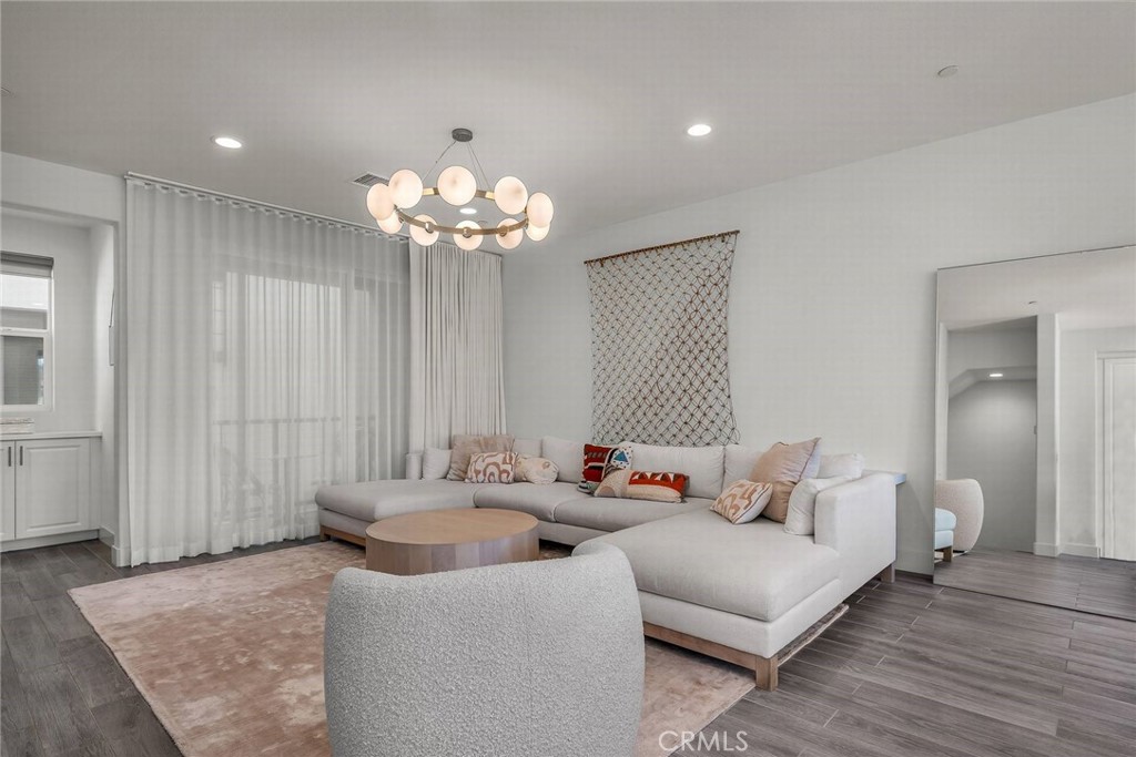 1823 S Mesa