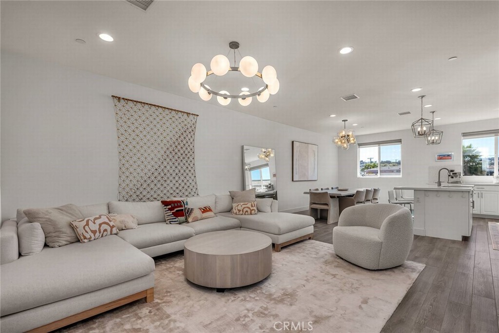 1823 S Mesa