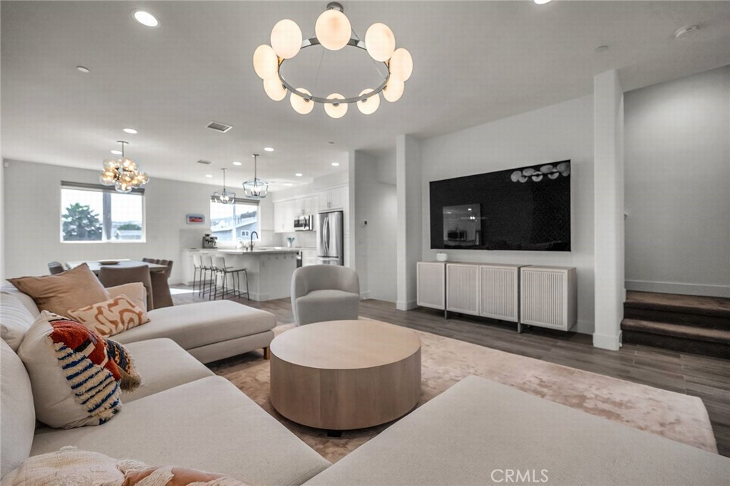 1823 S Mesa