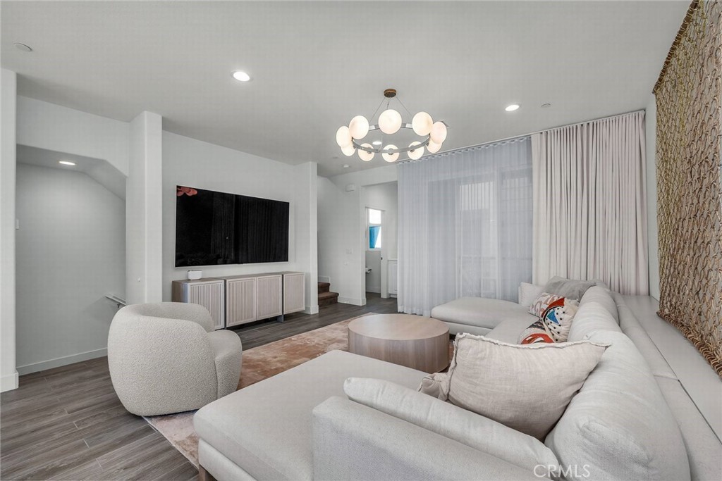 1823 S Mesa