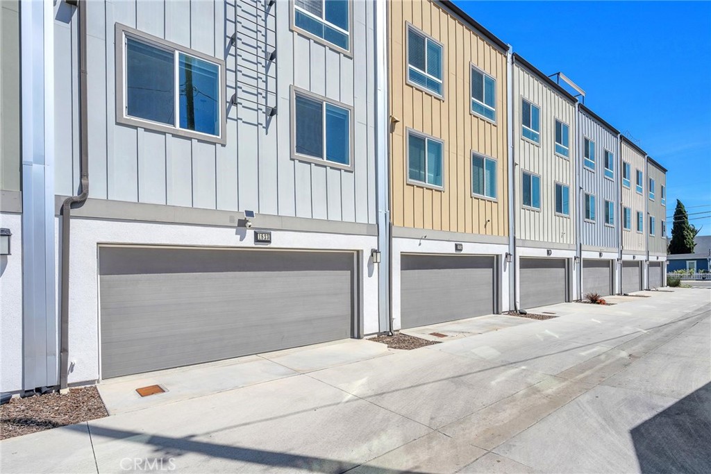 1823 S Mesa