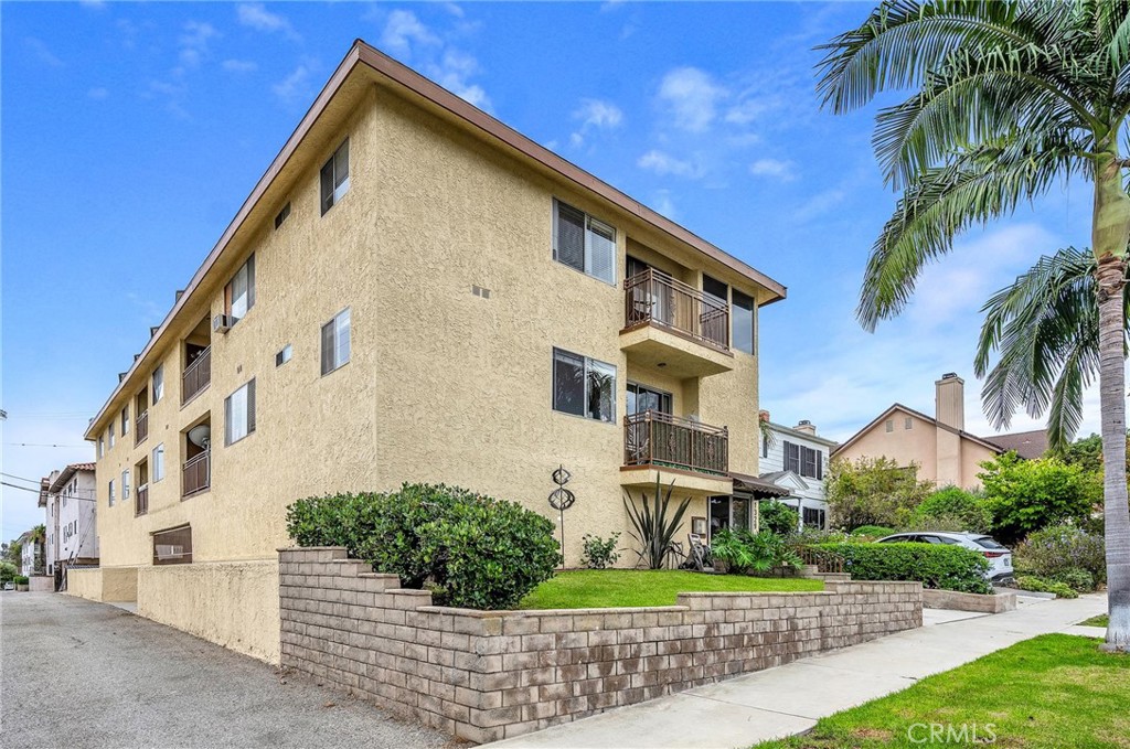 1329 W 8th