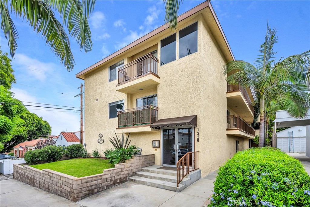 1329 W 8th San Pedro Ca Us 90732 Pv26231858