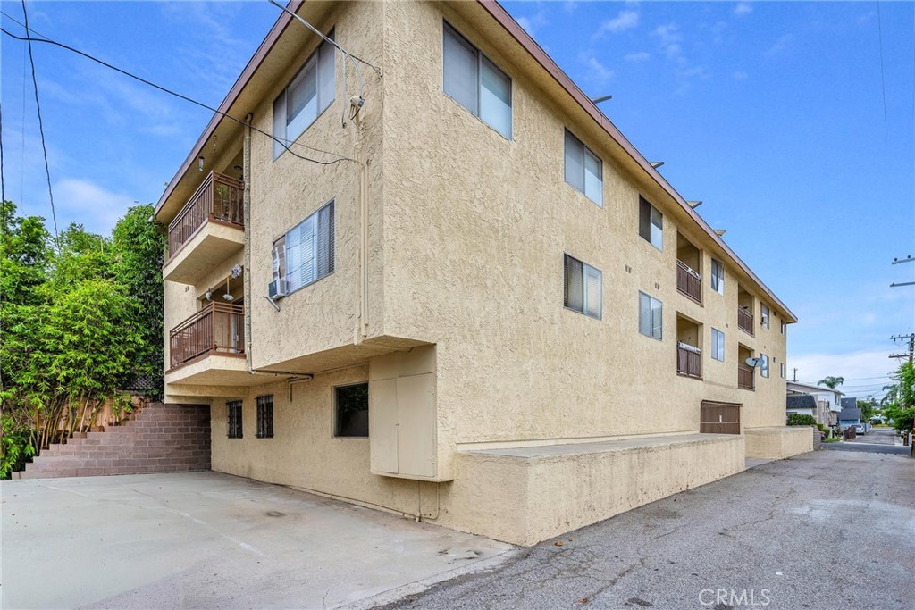 1329 W 8th