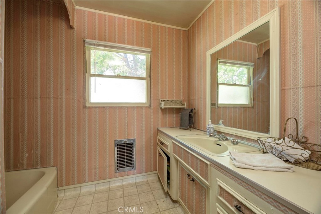 1340 W 12th Street