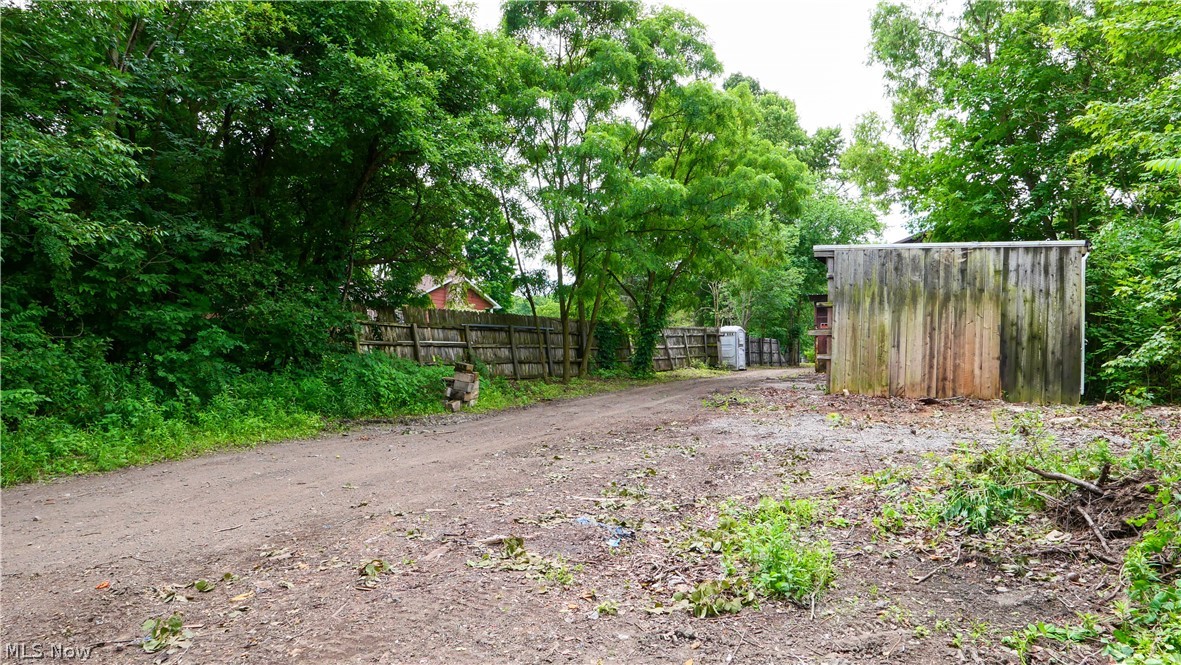 9513 State Route 305 Road