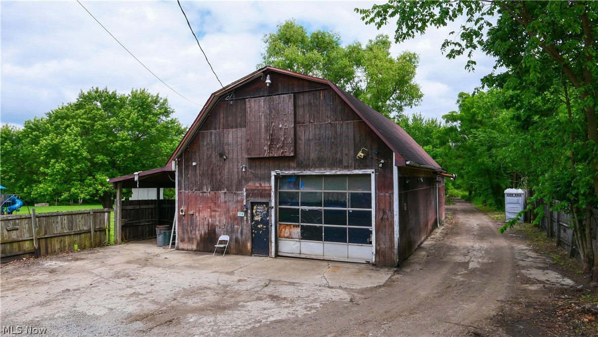 9513 State Route 305 Road