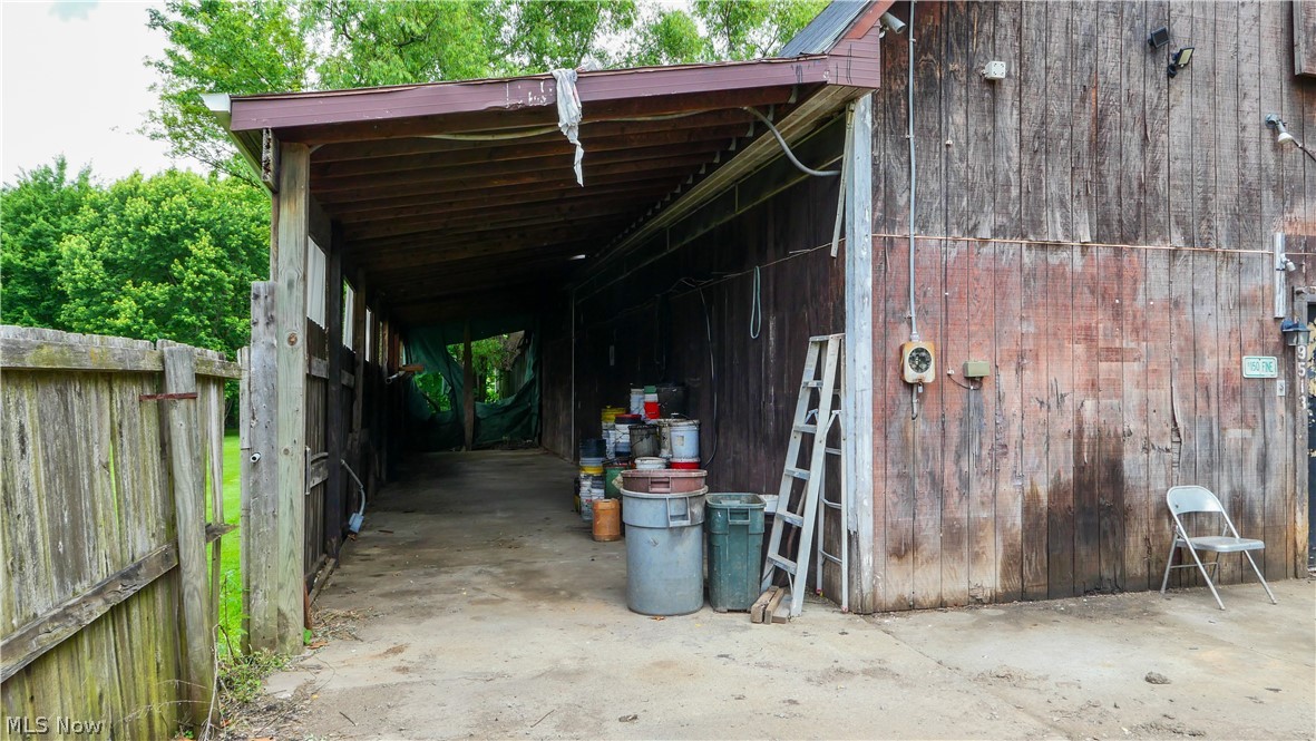 9513 State Route 305 Road