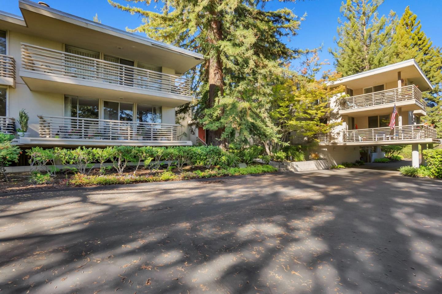 1100 Sharon Park DR