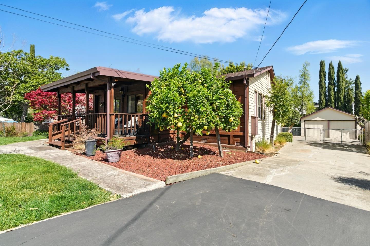 147 Santiago AVE