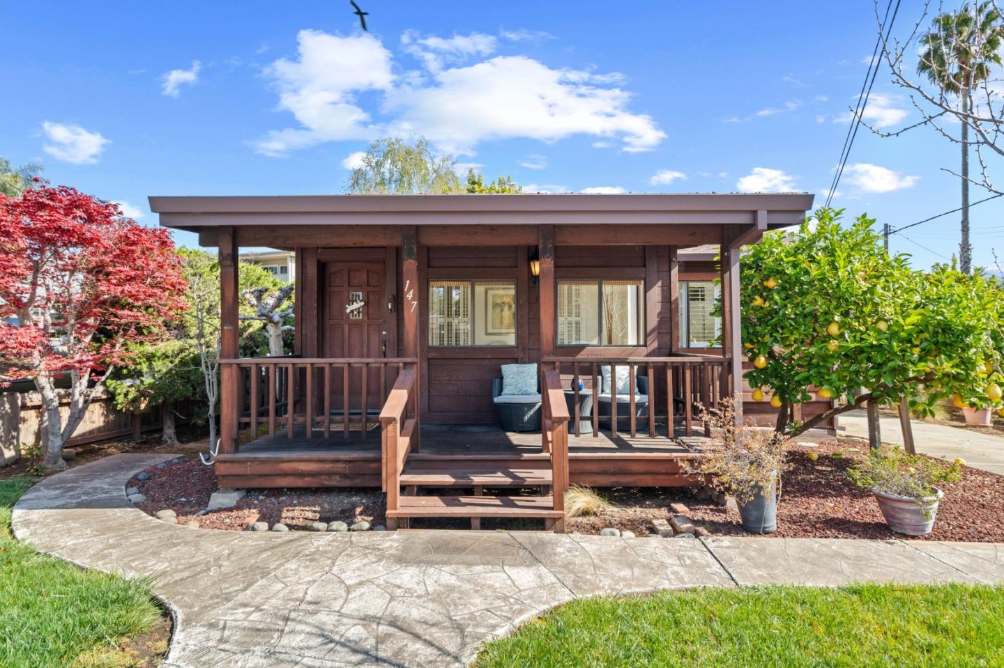 147 Santiago AVE