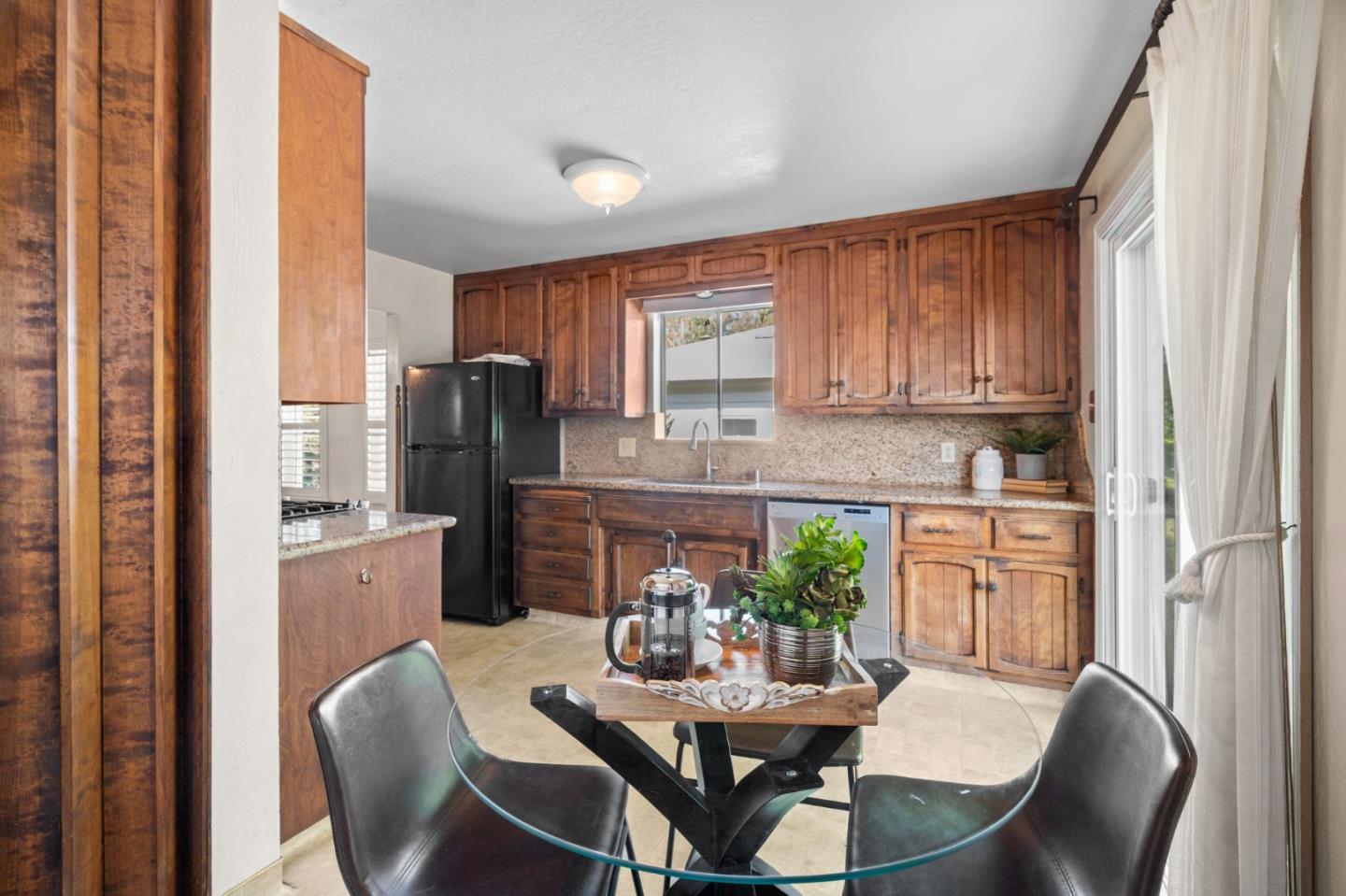 147 Santiago AVE