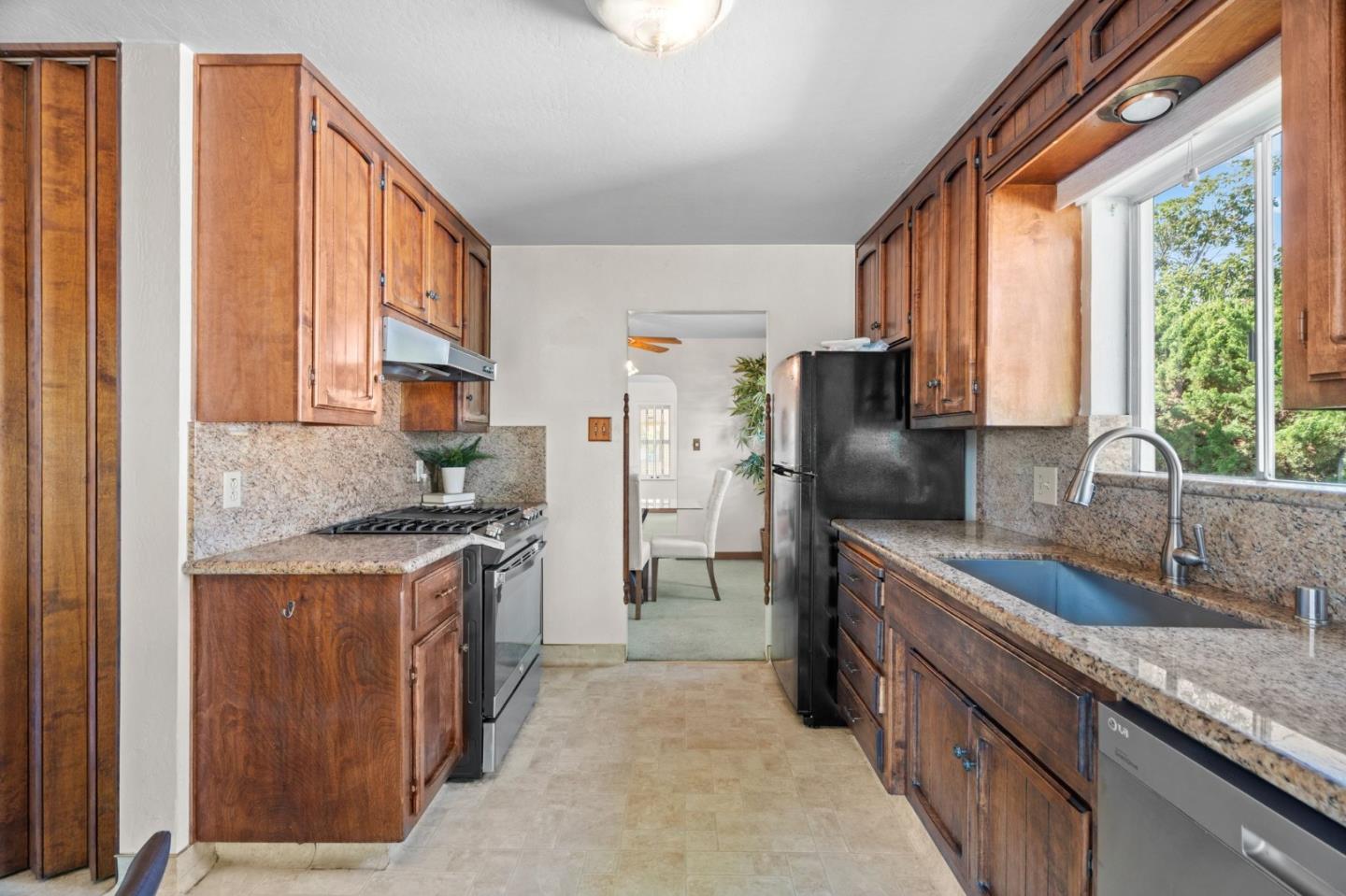 147 Santiago AVE
