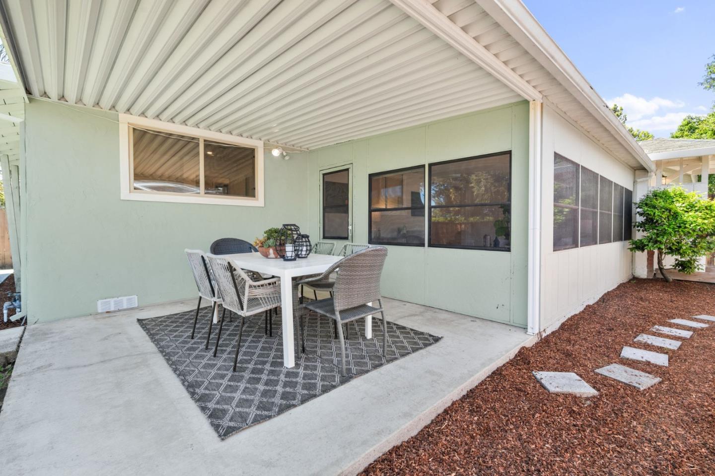 291 Alturas AVE