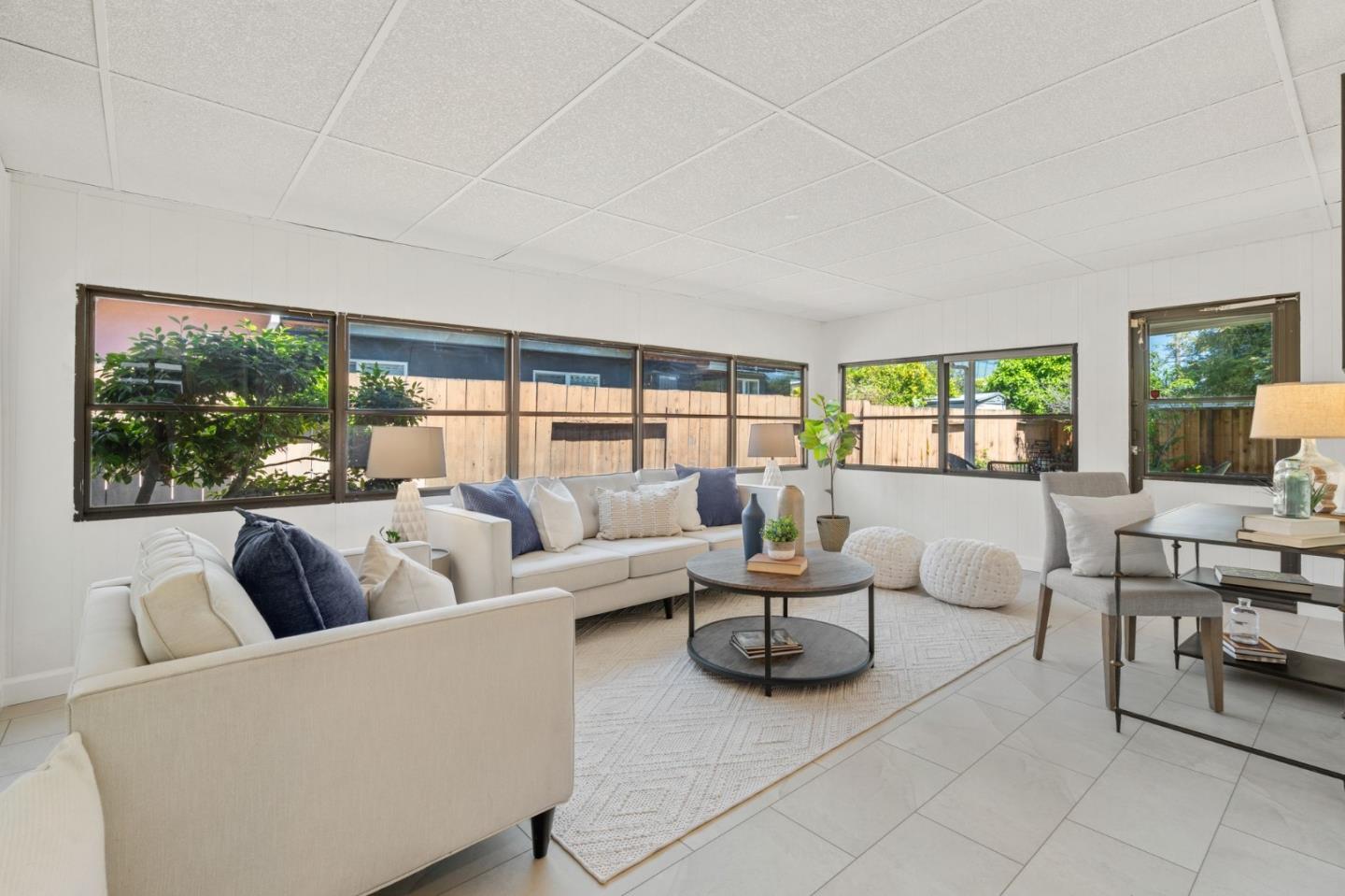 291 Alturas AVE