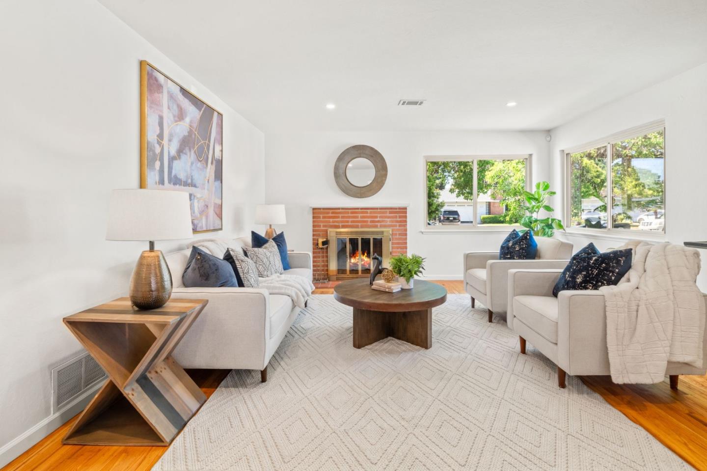 291 Alturas AVE