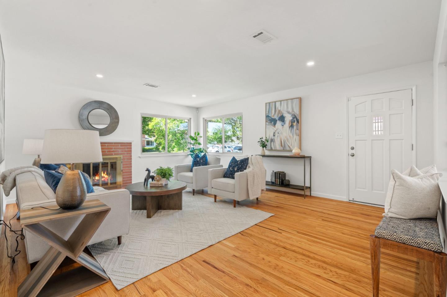 291 Alturas AVE