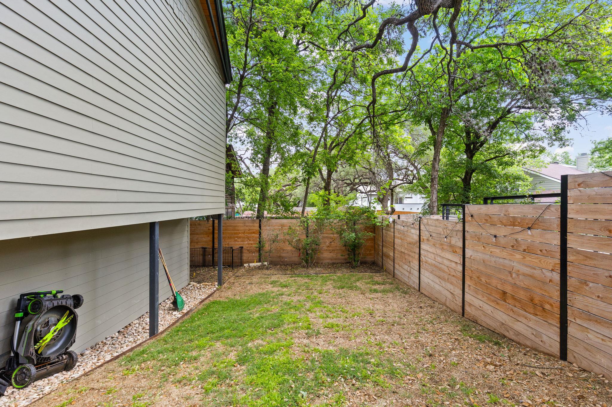 1601 Chelsea LN