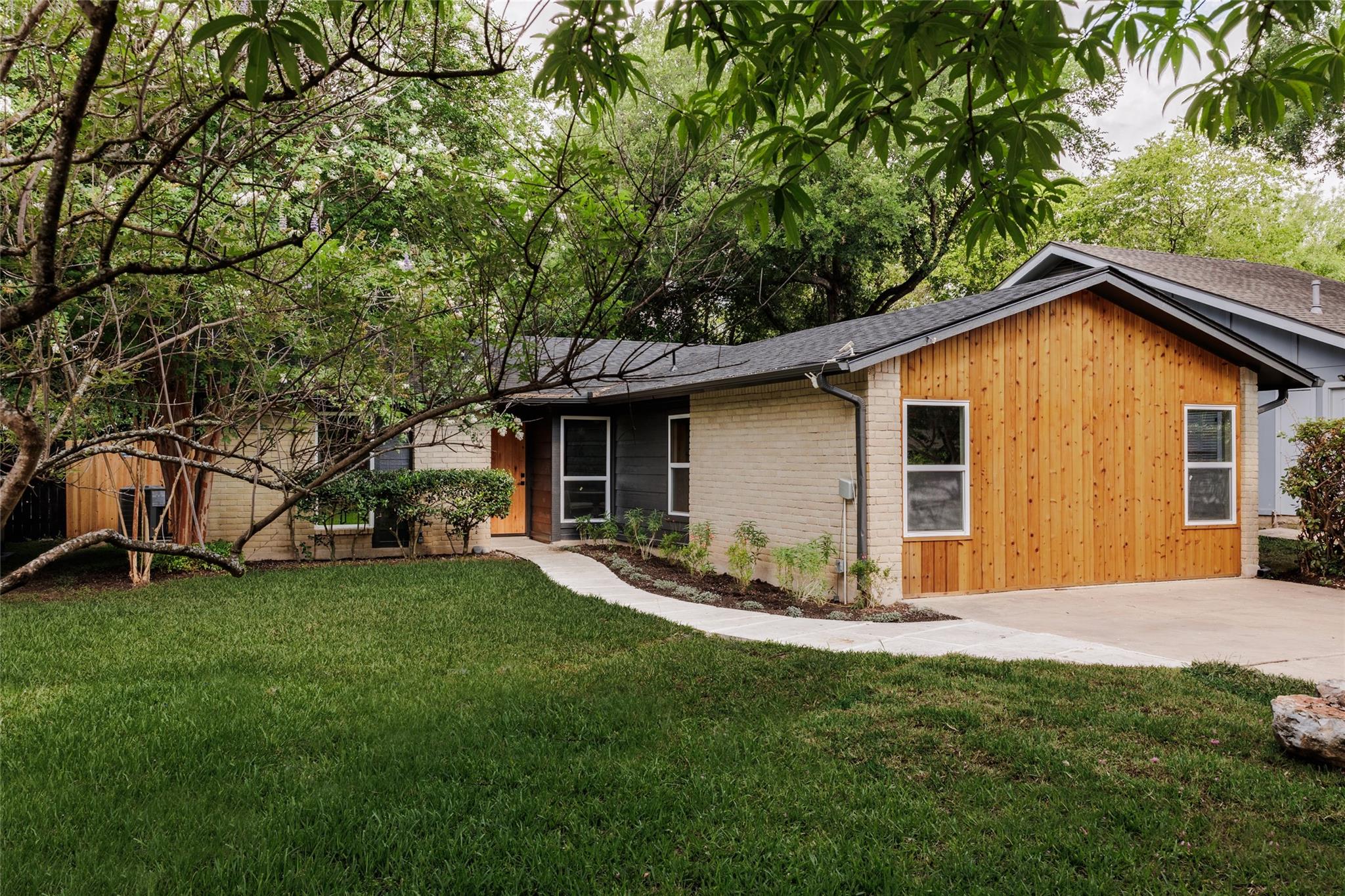 5204 Hedgewood DR