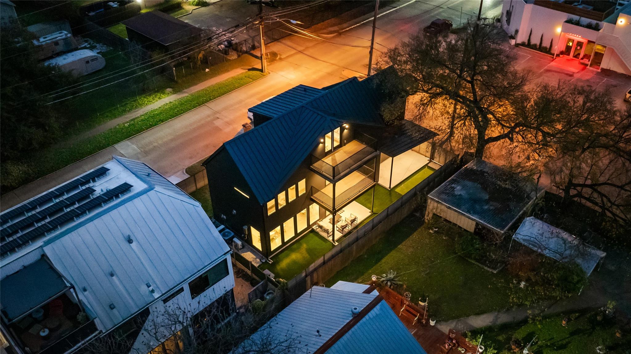 108 Comal ST