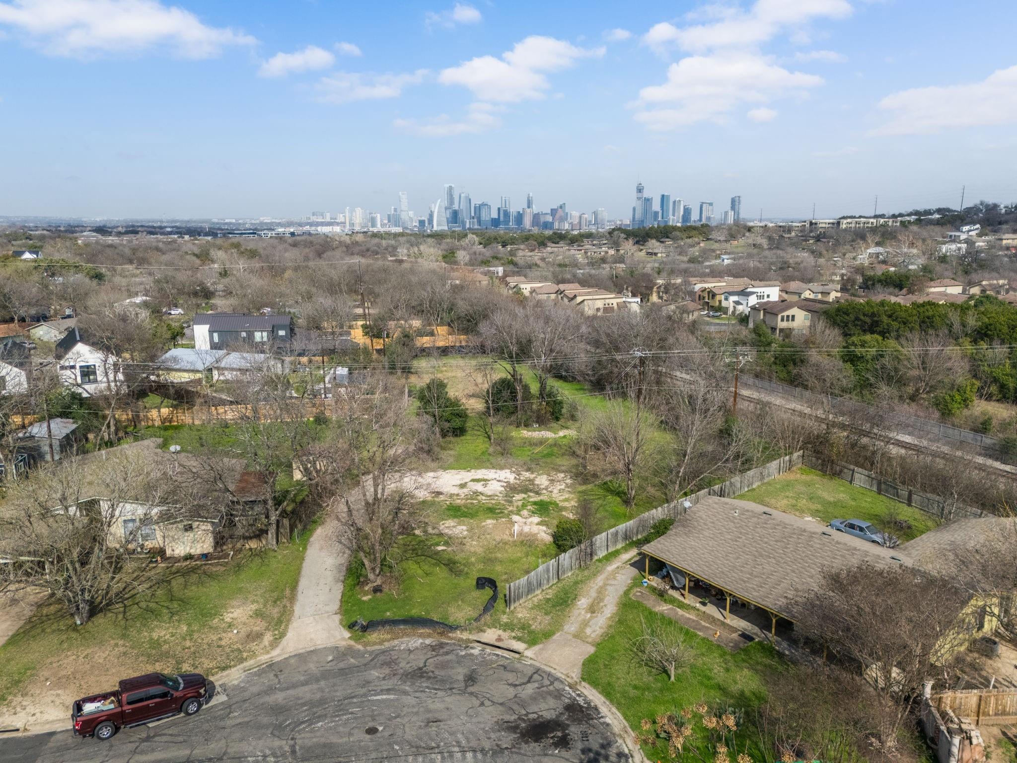 1402 Valleyridge DR