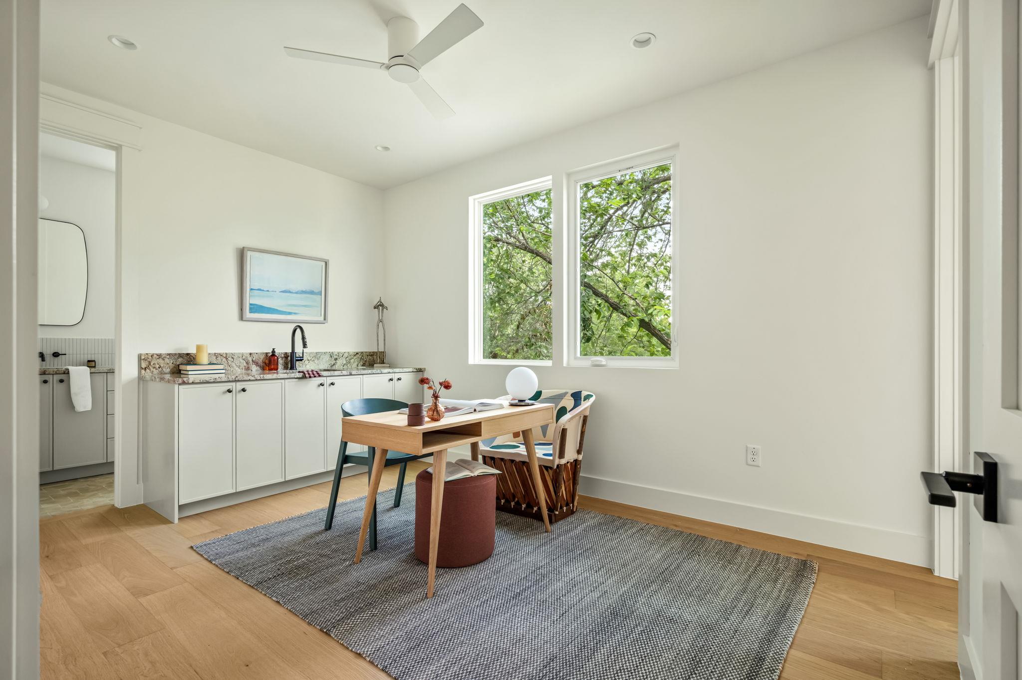 1004 Juanita Unit: II