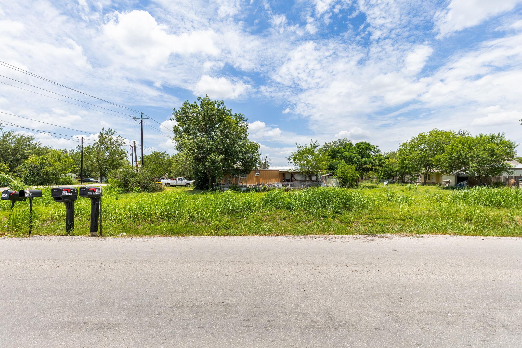 301 W Eggleston ST
