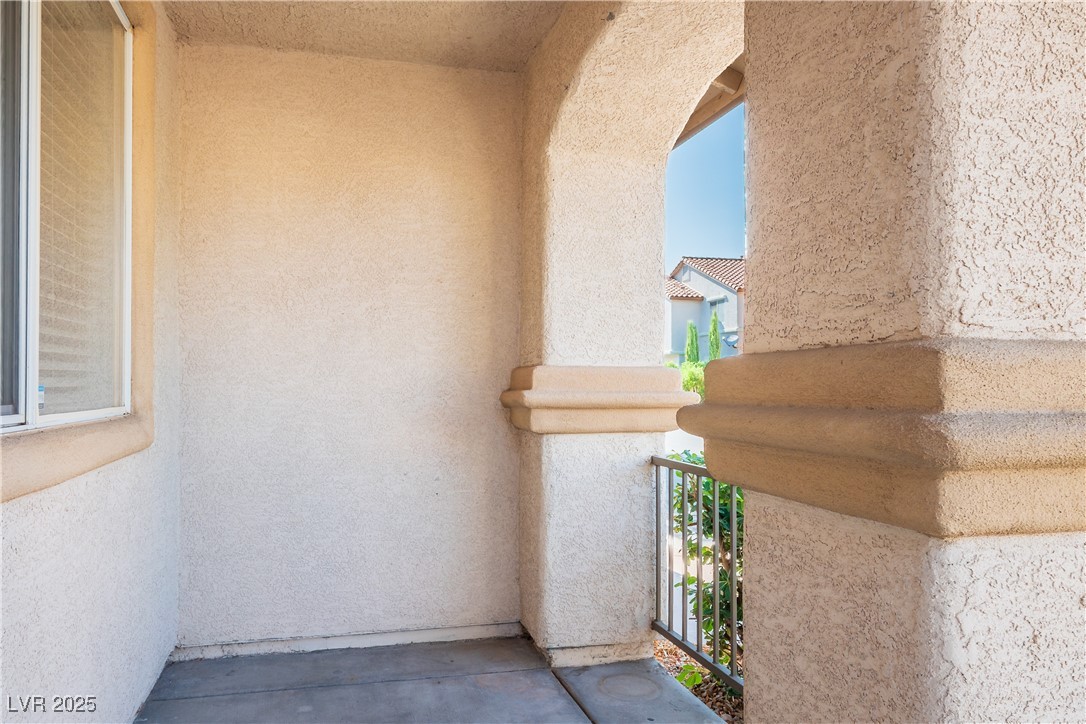 1043 Monte De Oro Avenue
