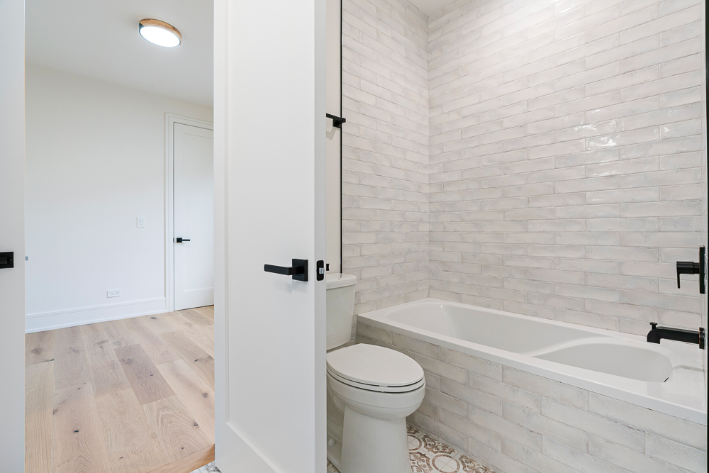 1916 N Hermitage Avenue