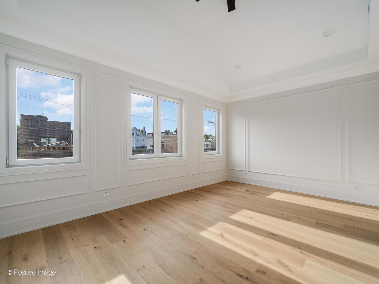 1916 N Hermitage Avenue