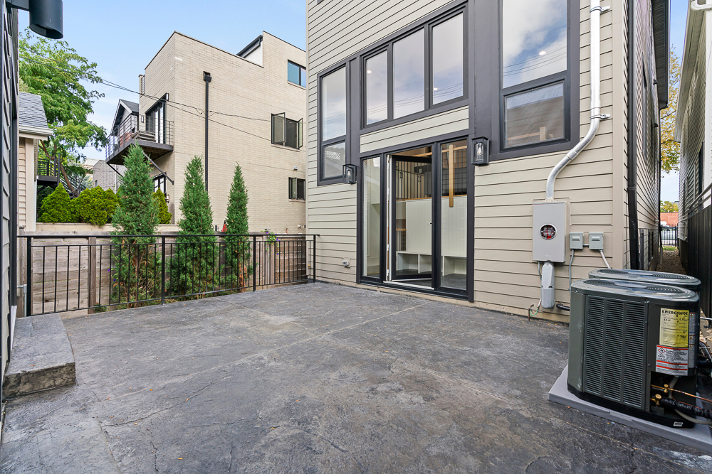 1916 N Hermitage Avenue