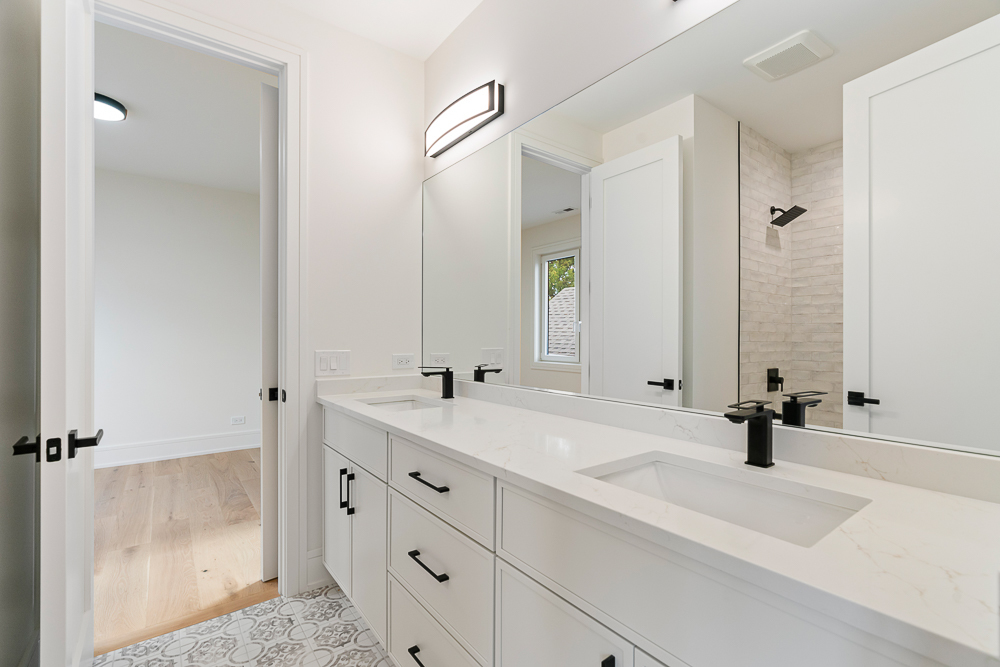 1916 N Hermitage Avenue