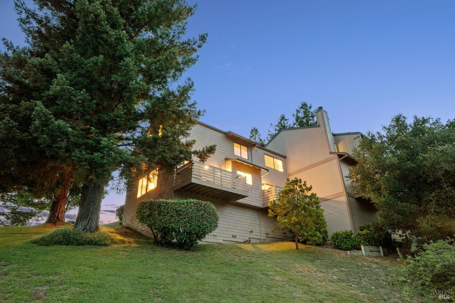 2 Columbine Ln