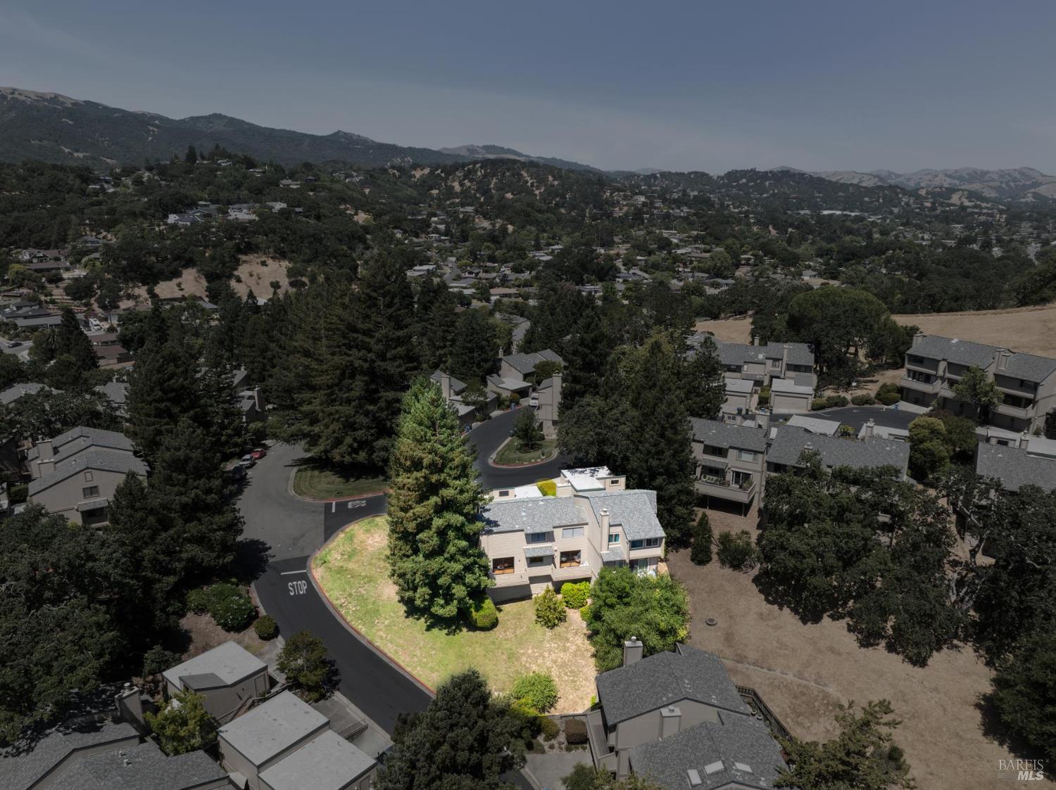 2 Columbine Ln