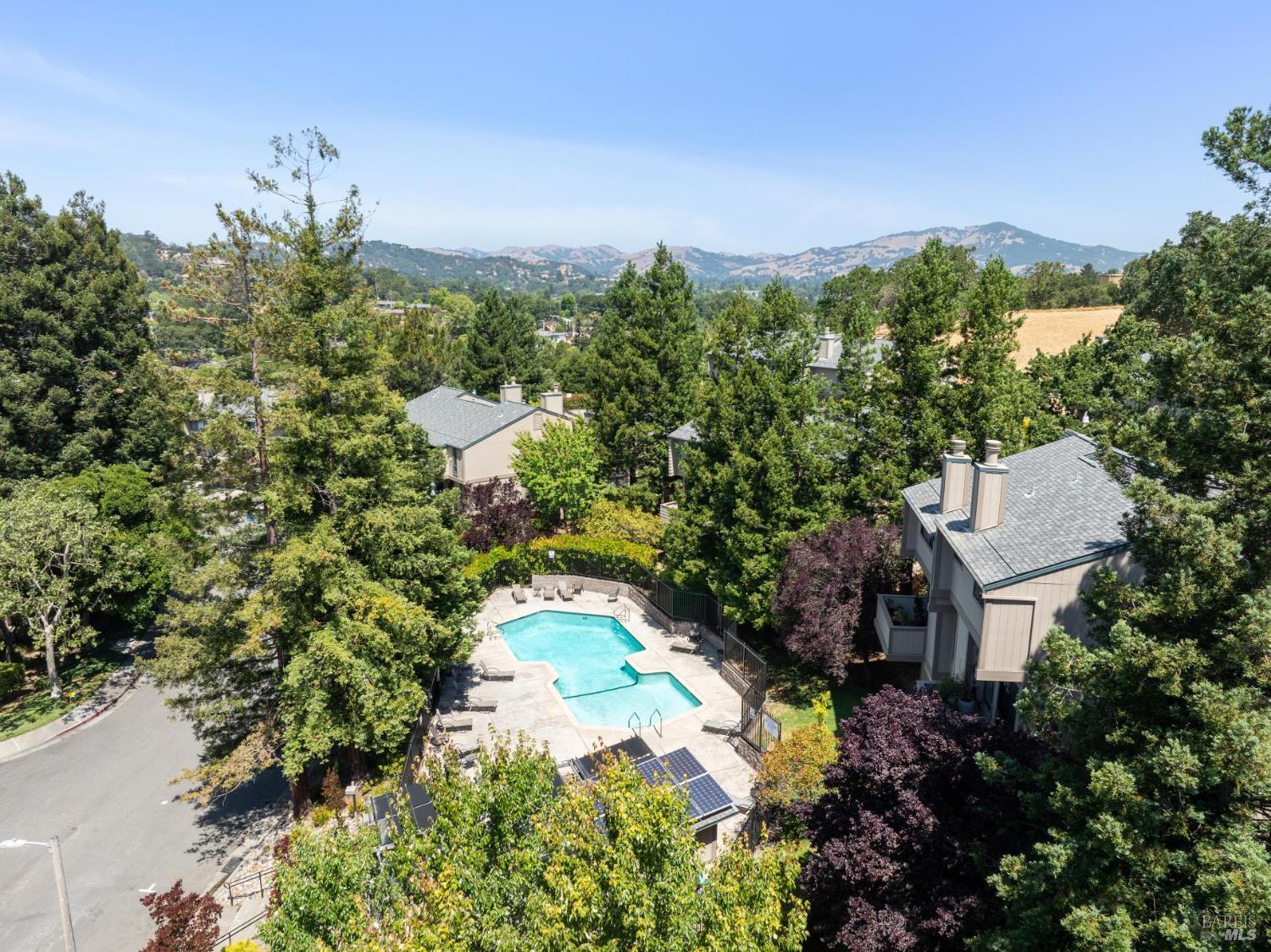 2 Columbine Ln