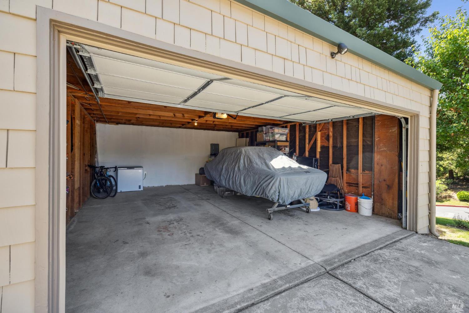 2 Columbine Ln