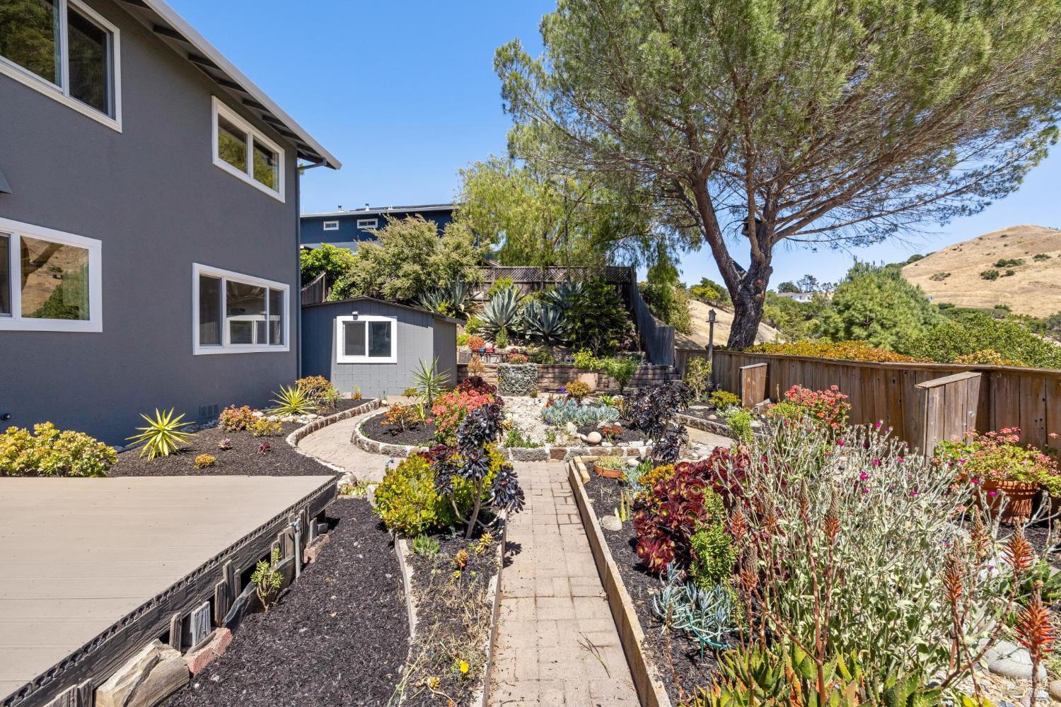16 Montevideo Way