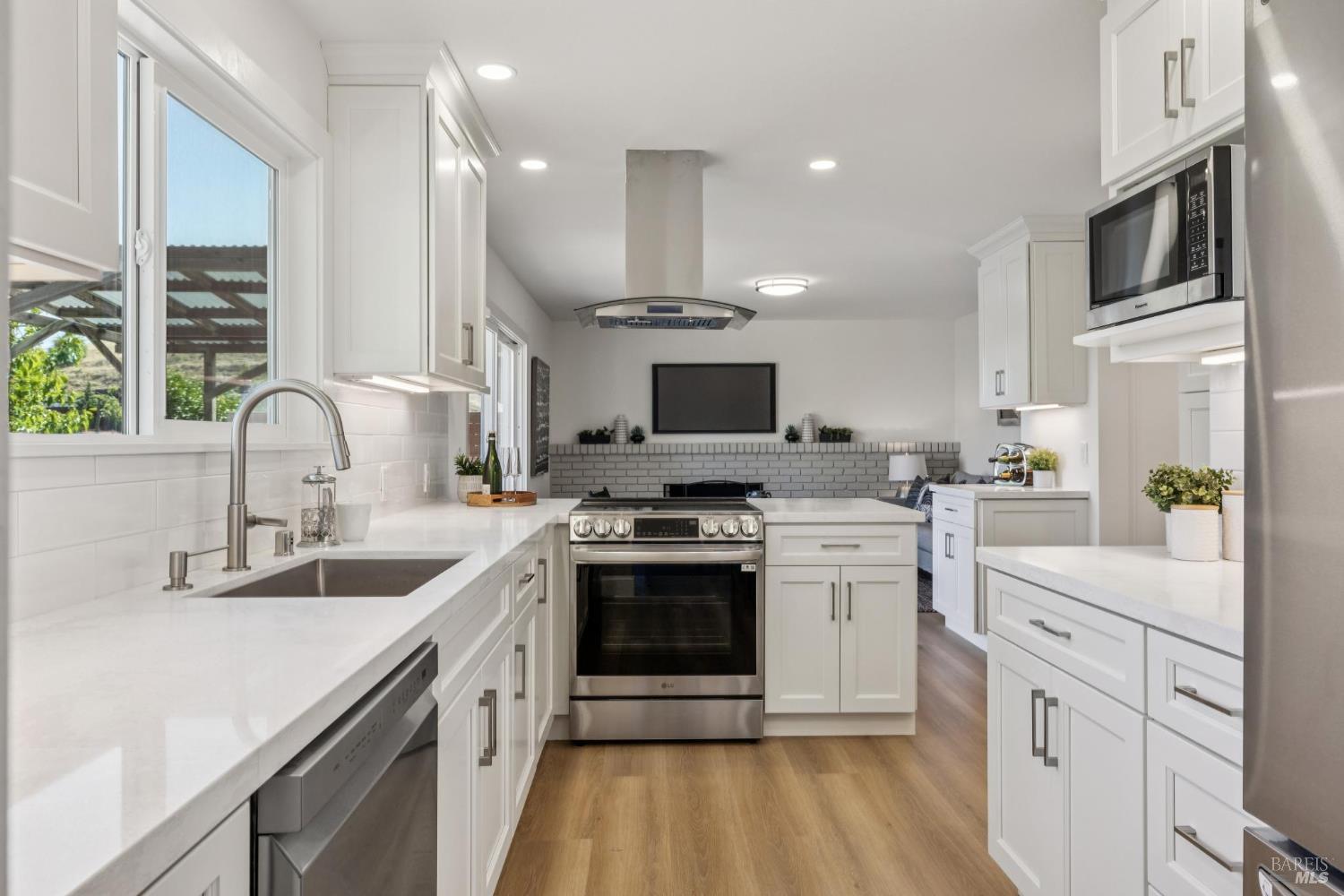 16 Montevideo Way