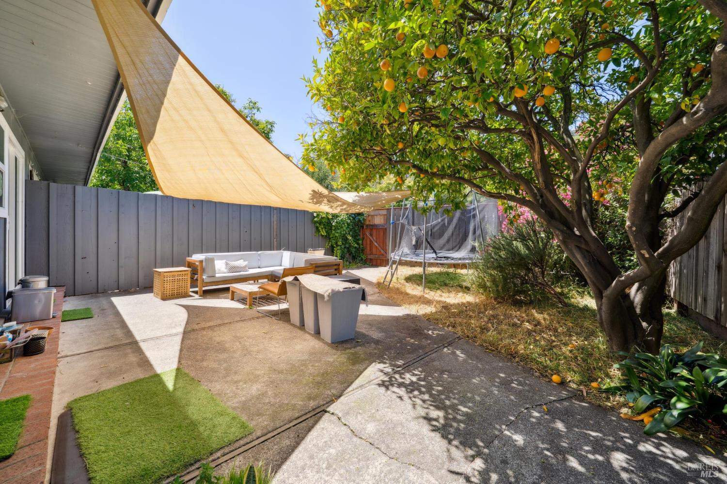15 Montecito Dr