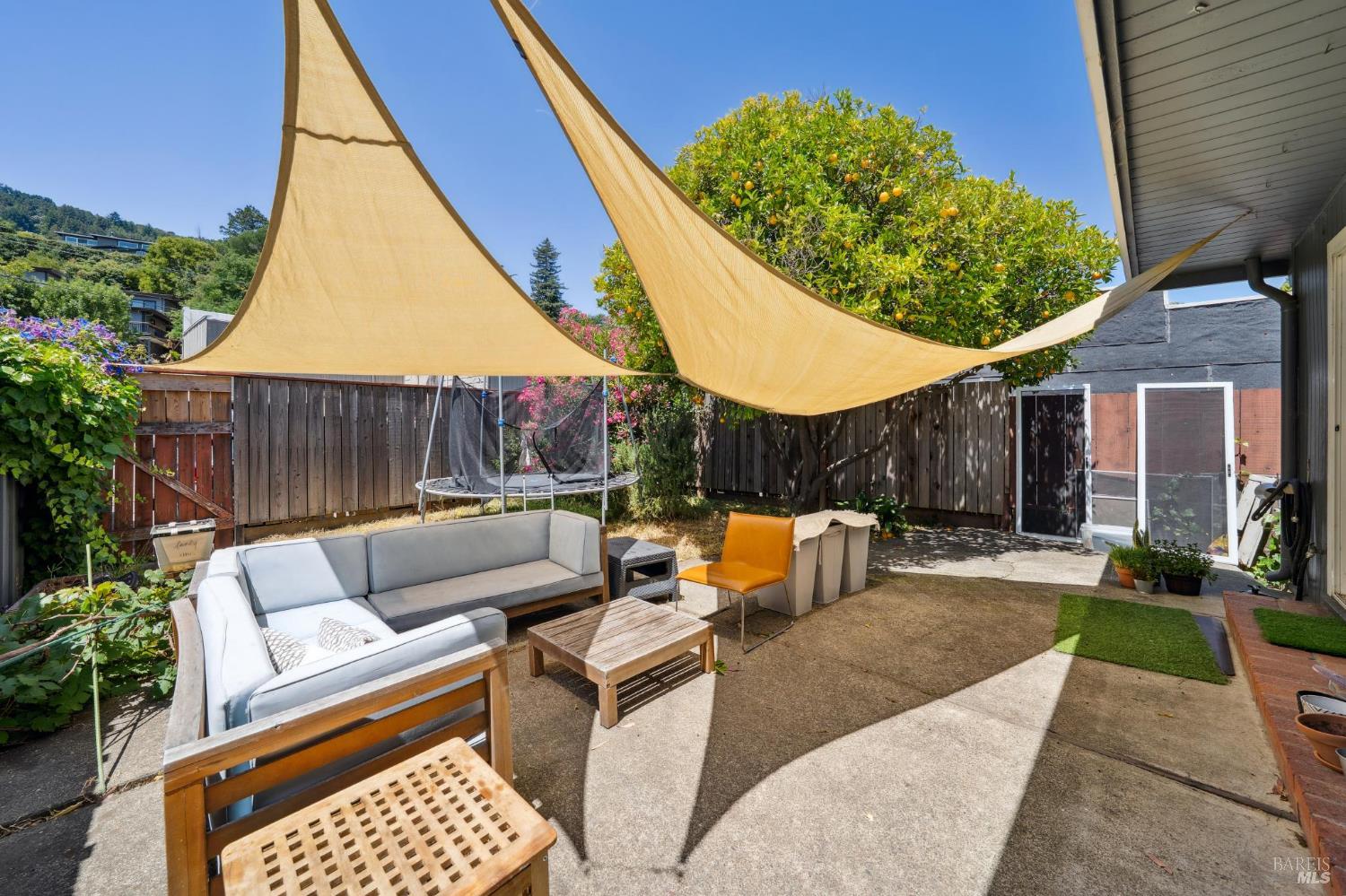 15 Montecito Dr