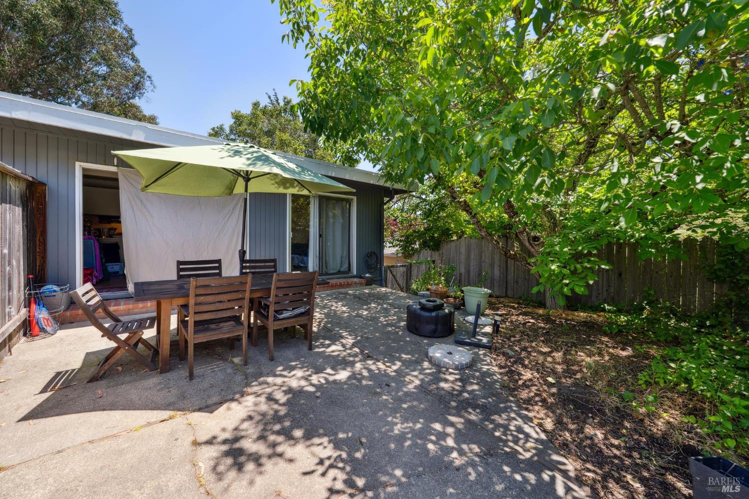 15 Montecito Dr