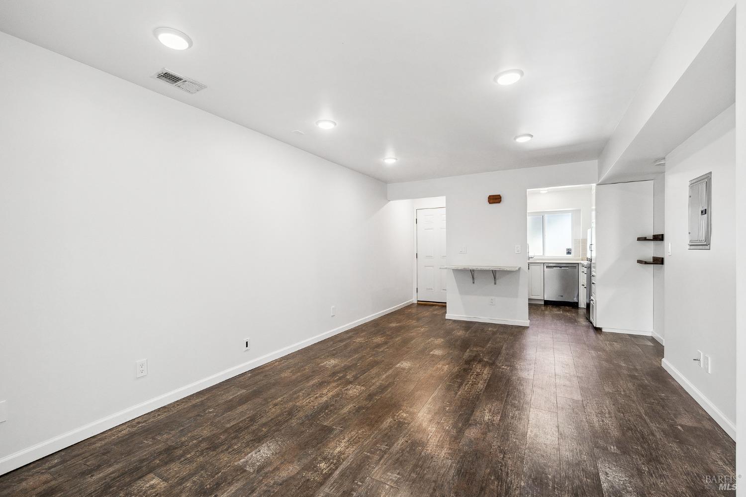 16 Woodstock Ct