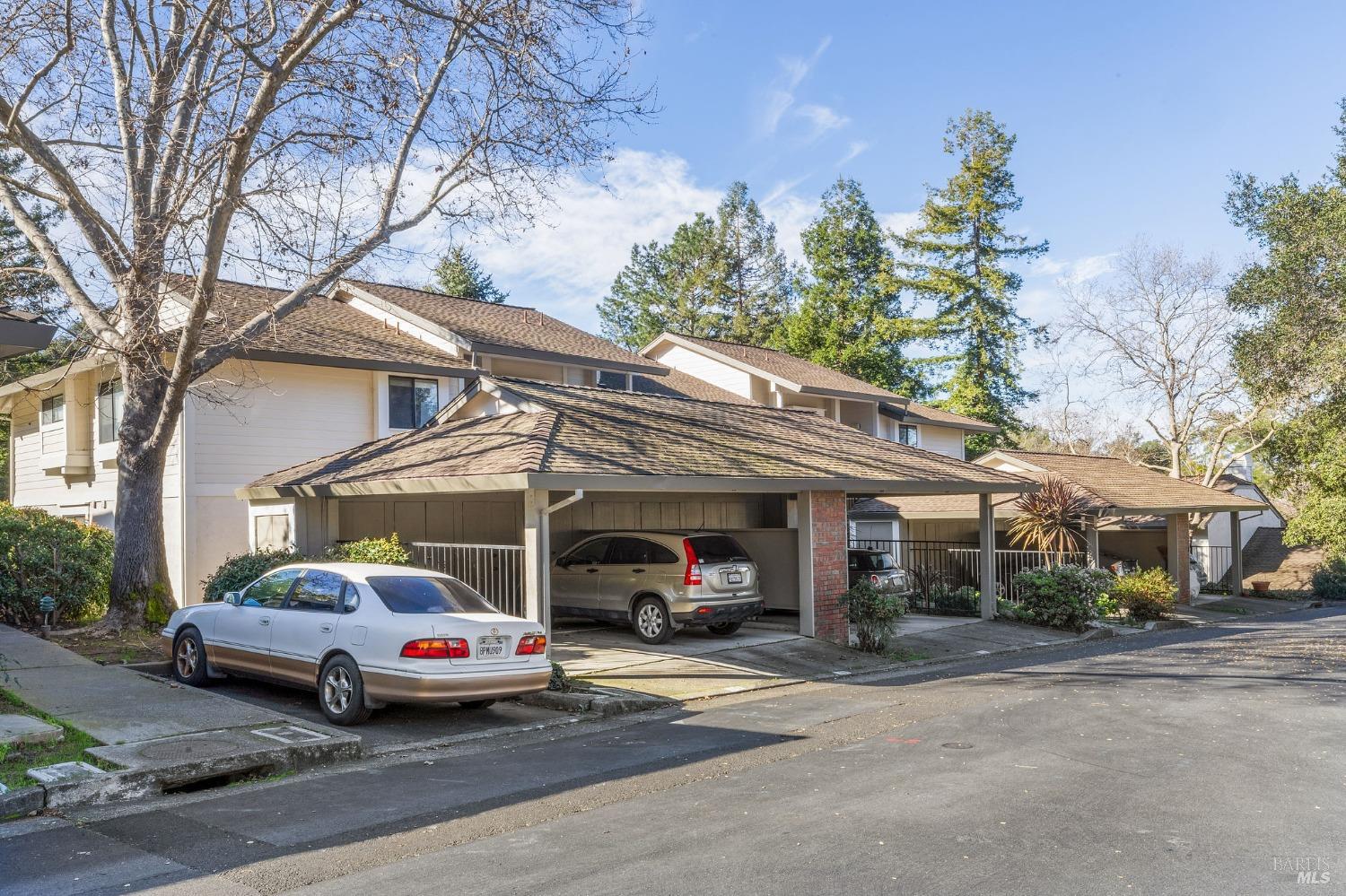 16 Woodstock Ct