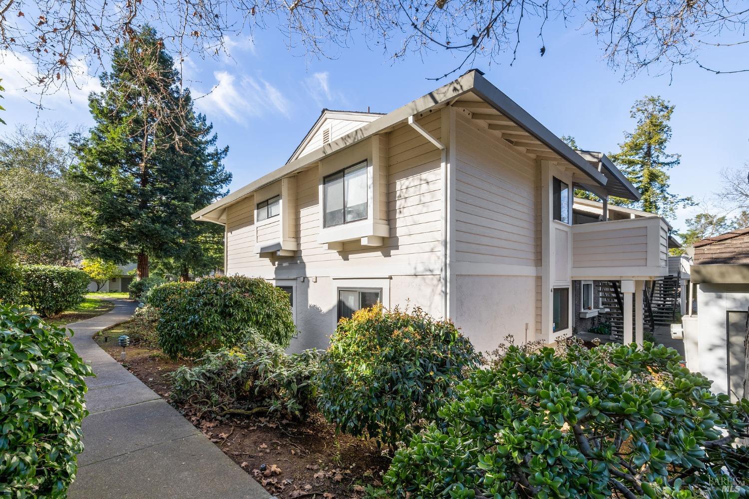 16 Woodstock Ct