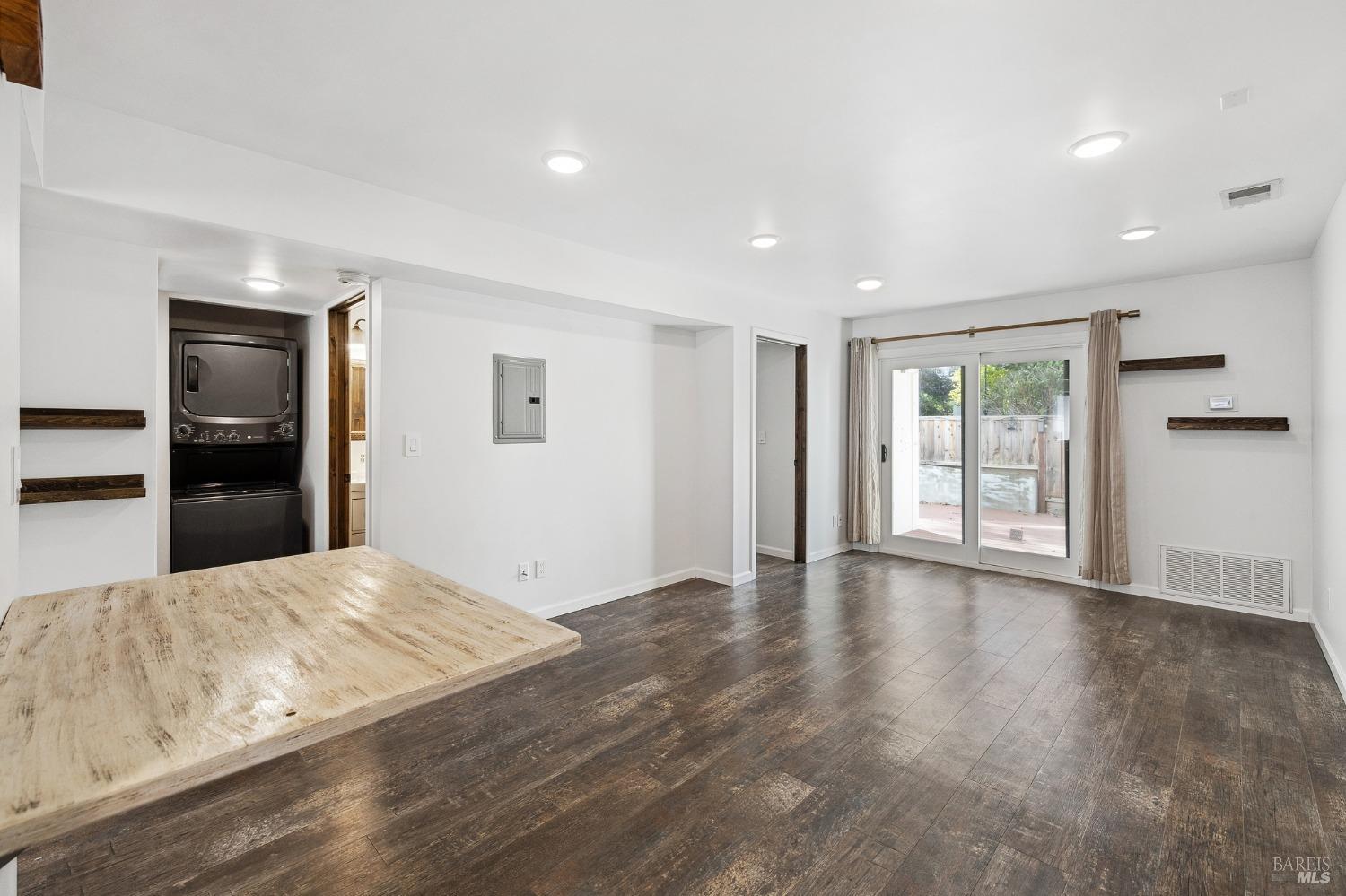 16 Woodstock Ct