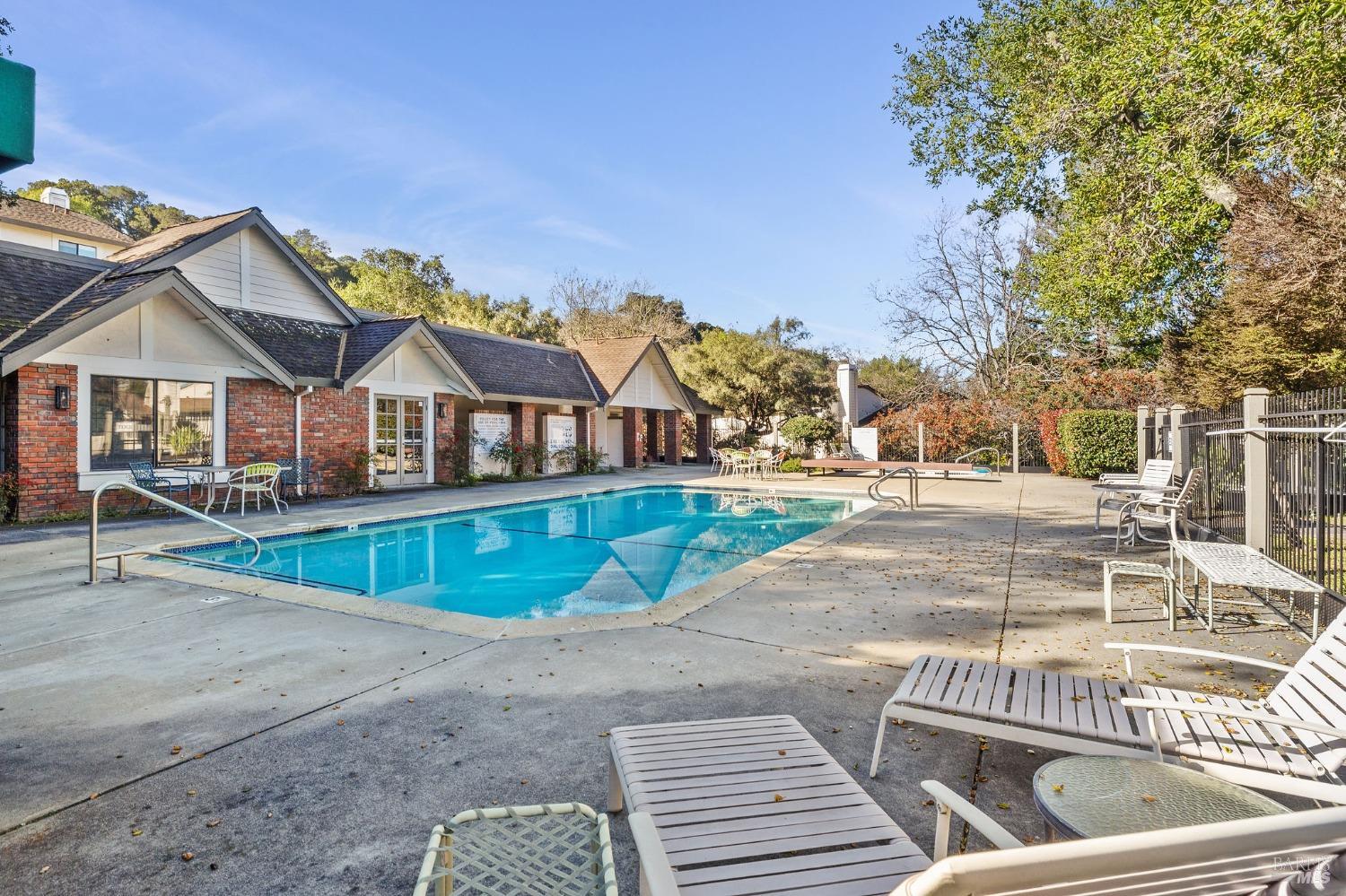 16 Woodstock Ct