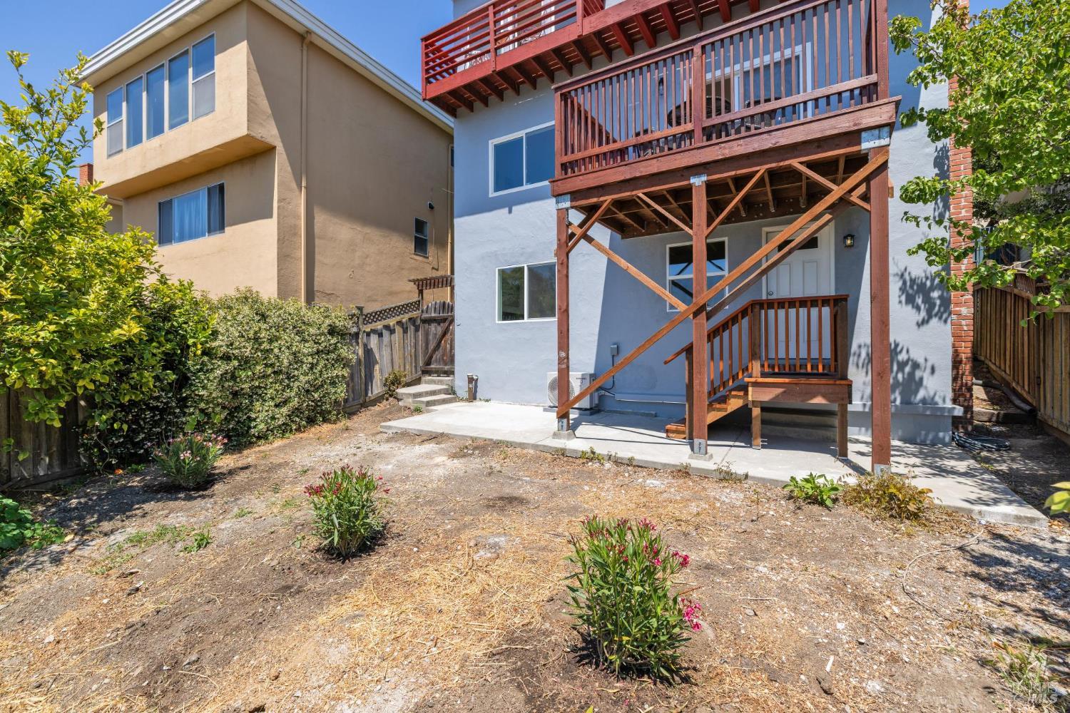 2437 Edwards Ave