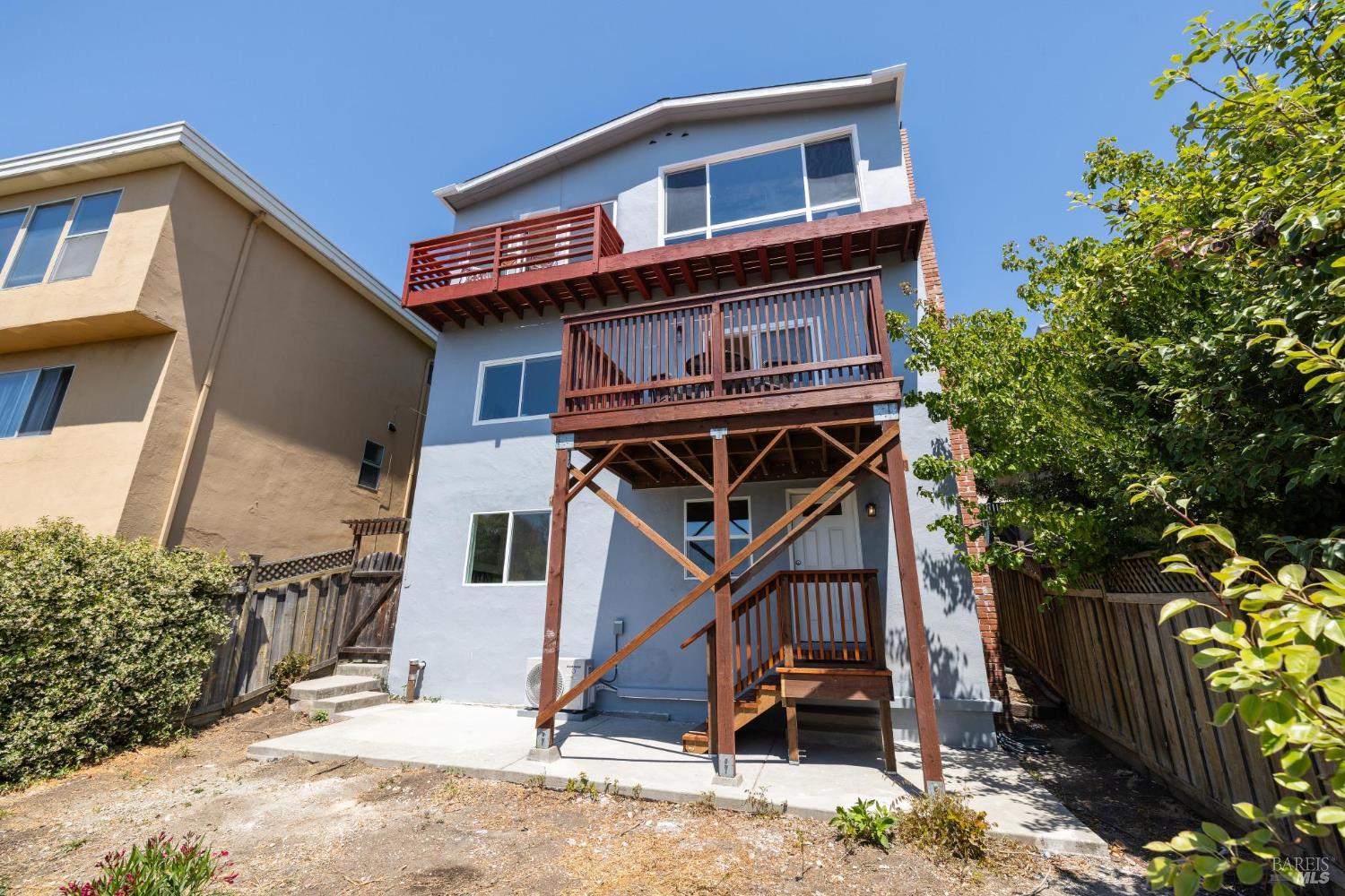 2437 Edwards Ave