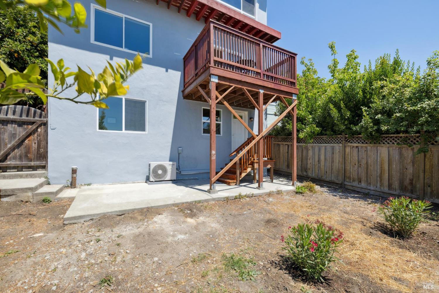 2437 Edwards Ave