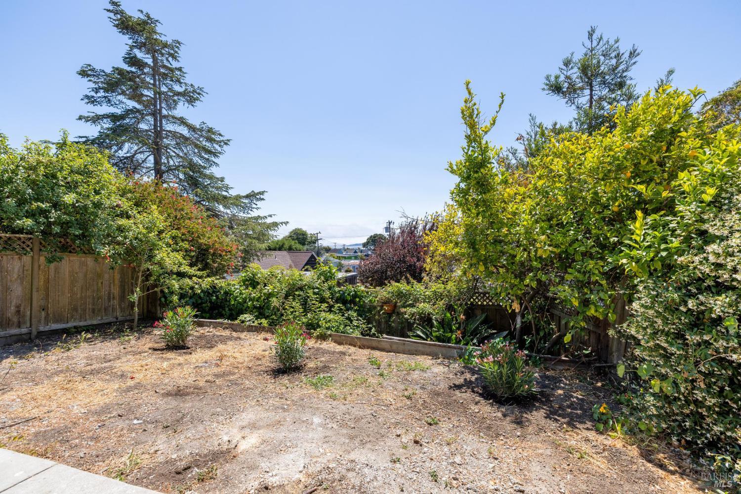 2437 Edwards Ave